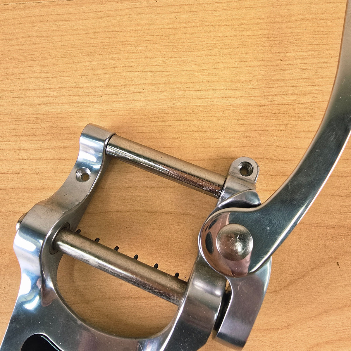 Overhead view of the string retention bar and front tension roller.
