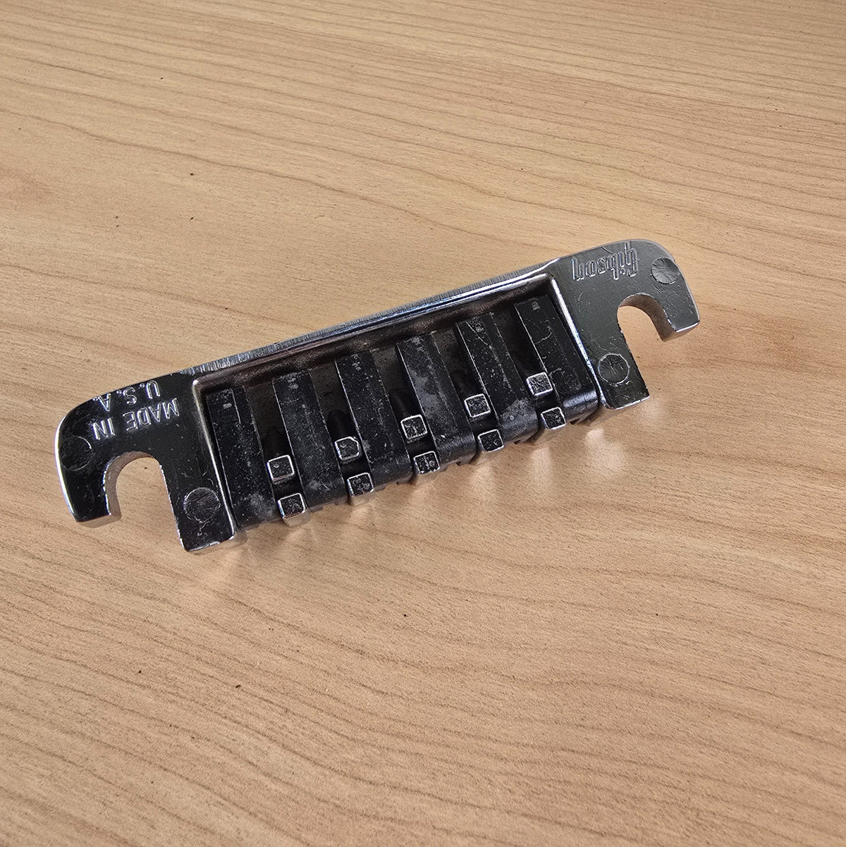 Top view of the black string claw blocks and slotted string saddles