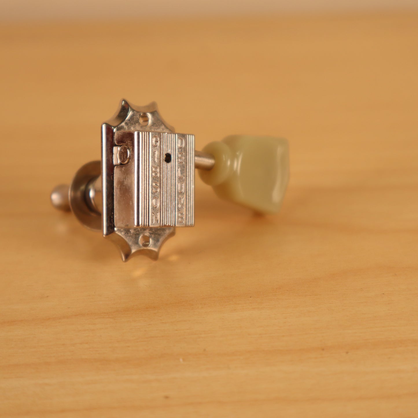 (1) Gibson Deluxe Guitar Tuner Tulip