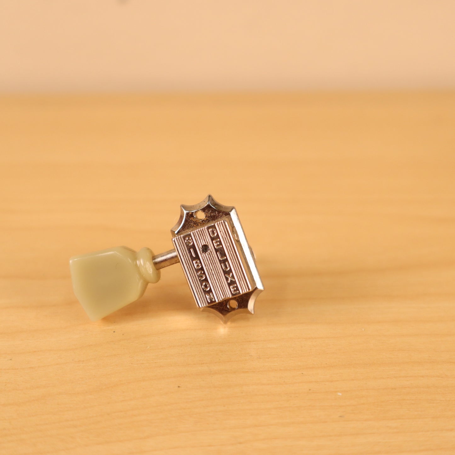 (1) Gibson Deluxe Guitar Tuner Chrome (Treble Side)