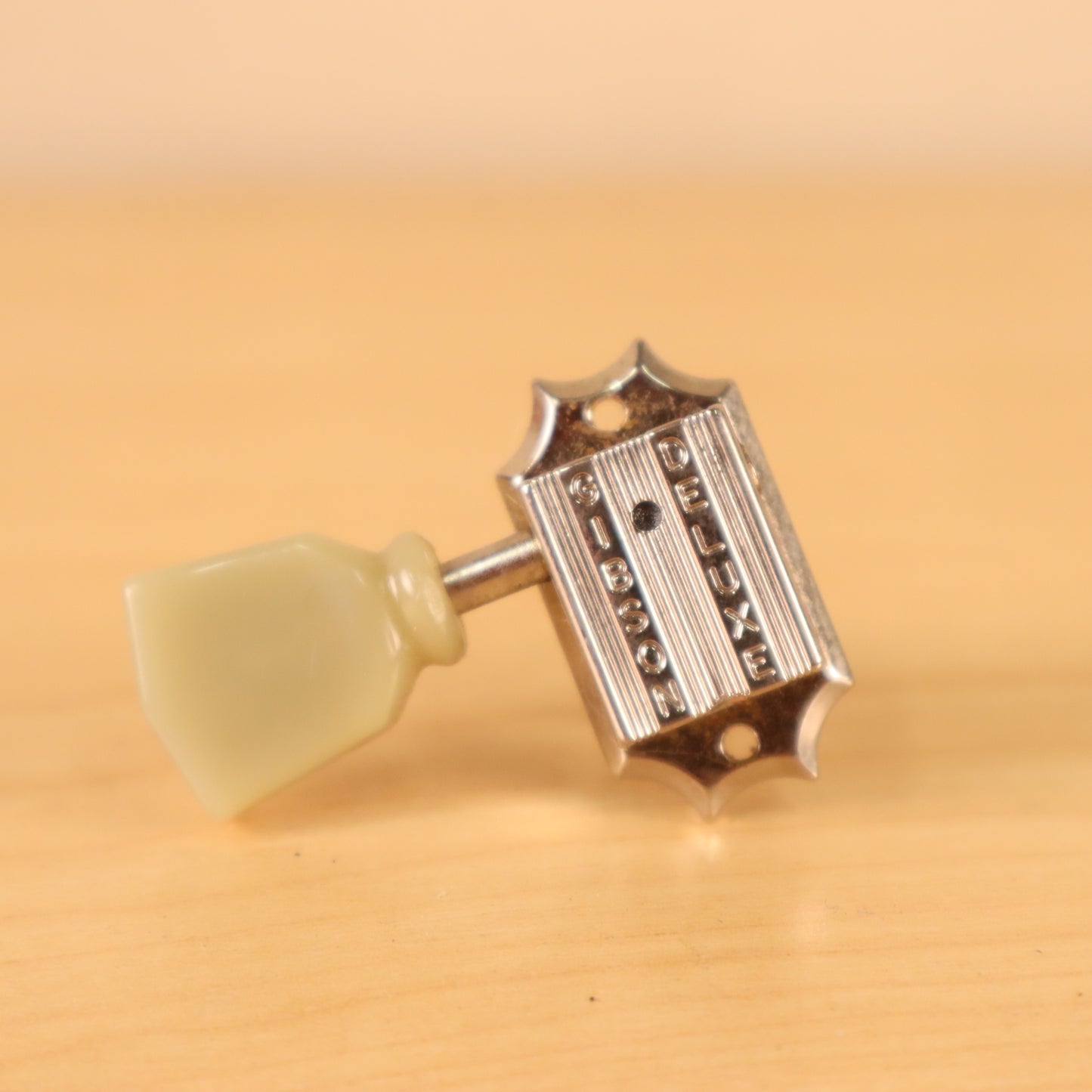 (1) Gibson Deluxe Guitar Tuner Chrome (Treble Side)