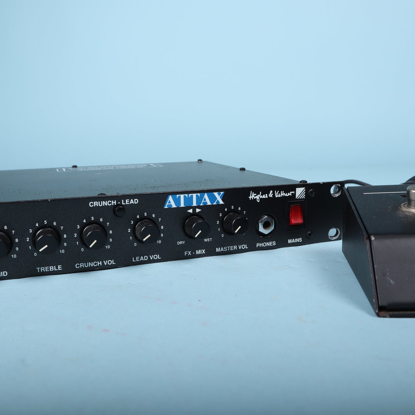 HUGHES & KETTNER Attax Rack MIDI Preamp + Footswitch