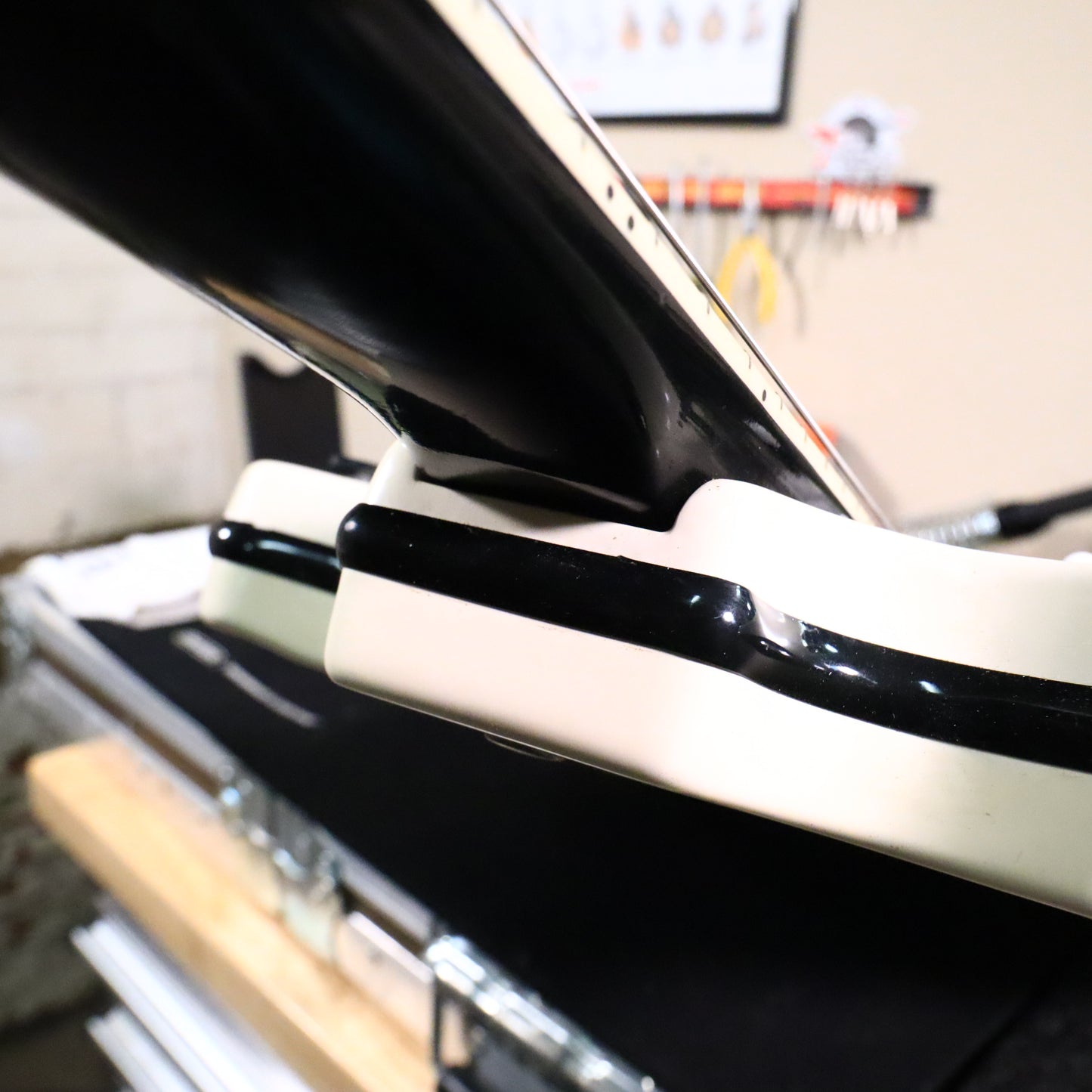 Vintage 1964 Valco Airline 3 Pickup Deluxe Res-O-Glass White