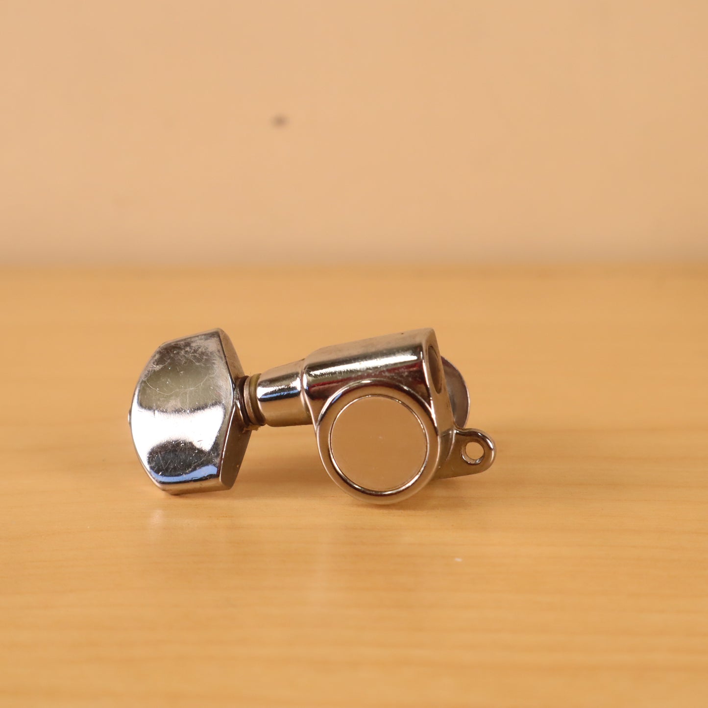 (1) 90-Degree Vintage Gotoh Japan Guitar Tuner (Treble Side)