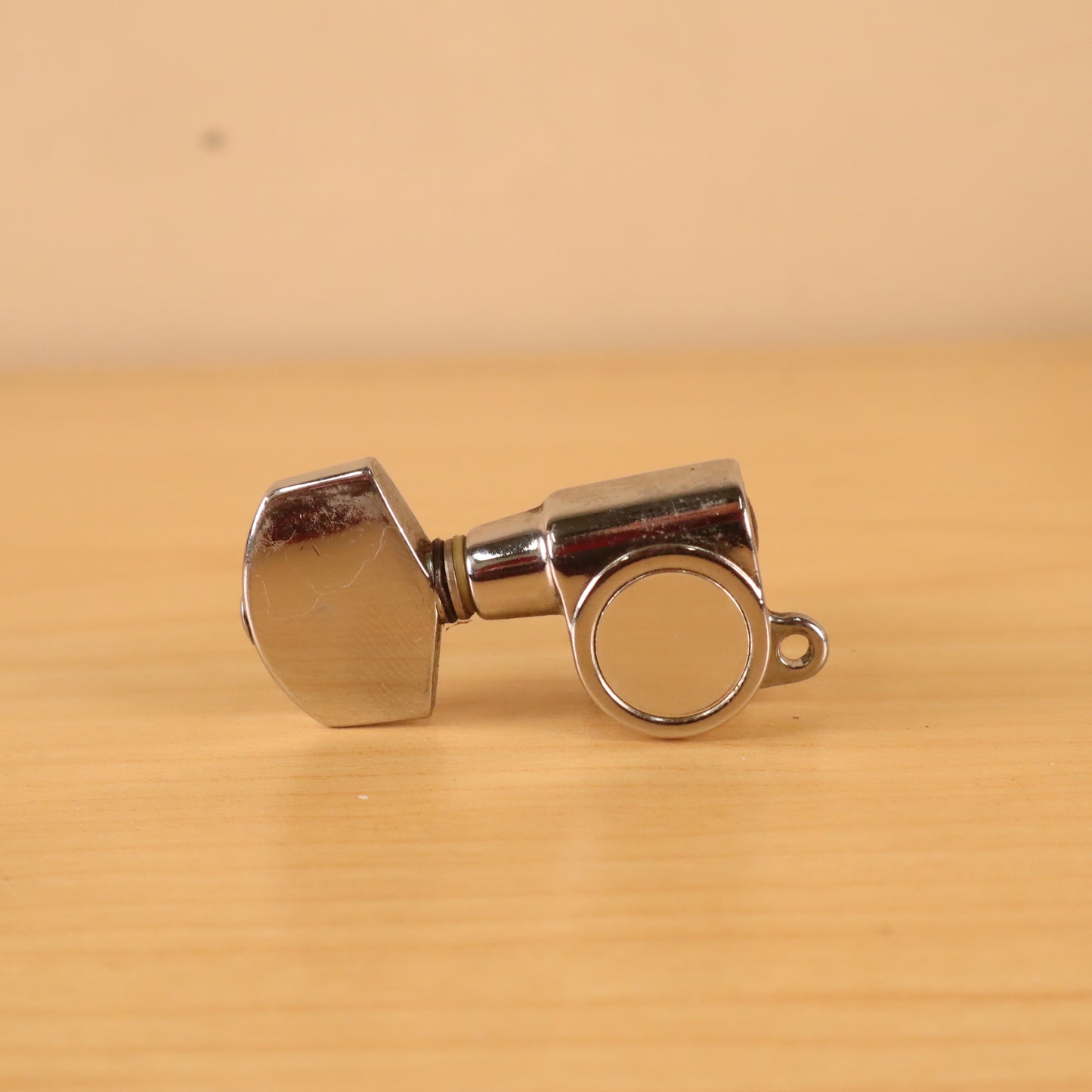 (1) 90-Degree Vintage Gotoh Japan Guitar Tuner (Treble Side)