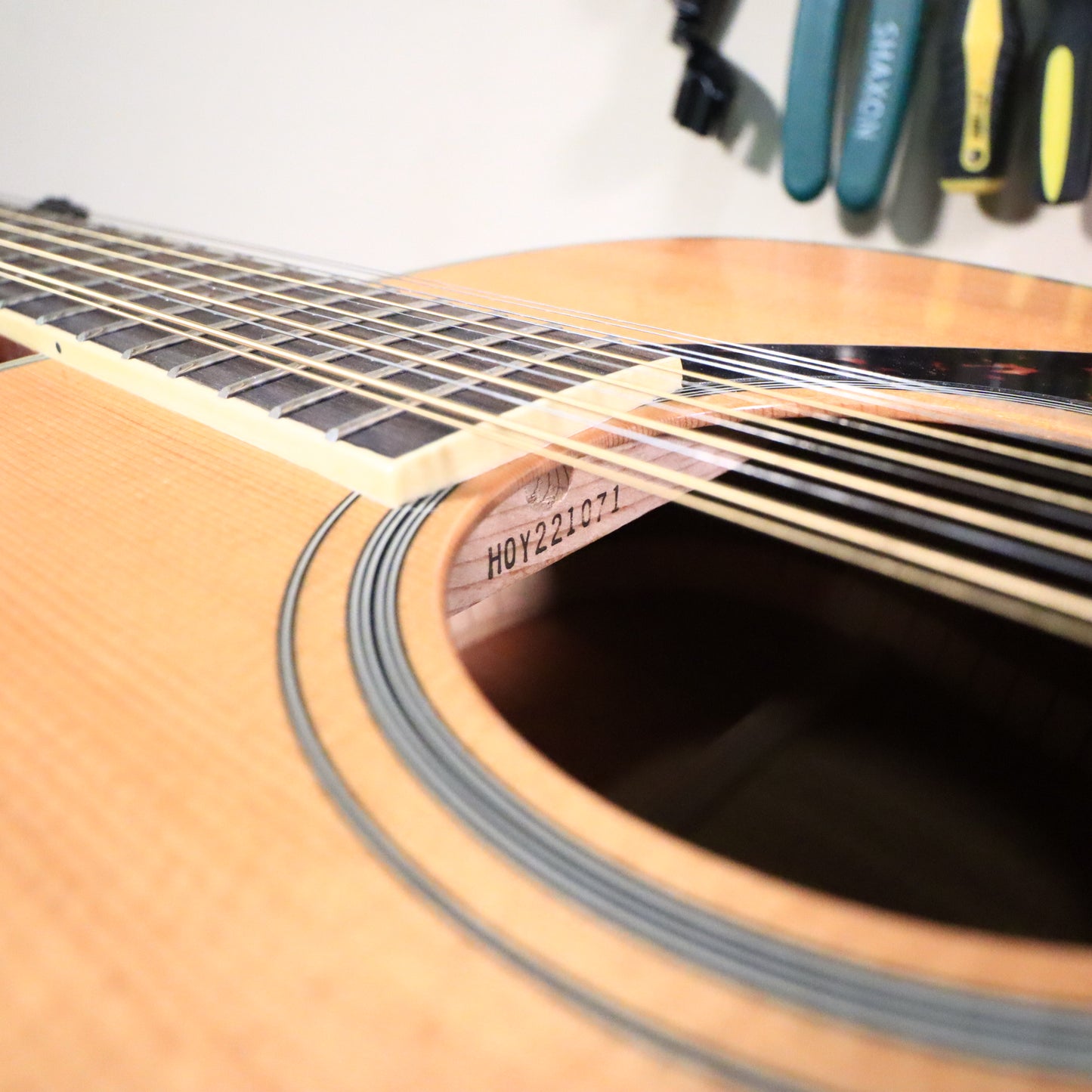 Yamaha FG820-12 Dreadnought 12 String Acoustic Guitar Solid Spruce Top Natural