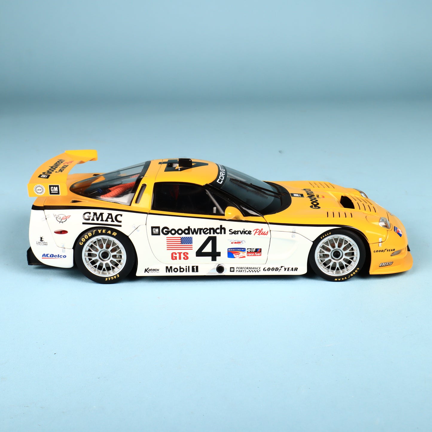 1/18 AUTOart 2004 24H Le Mans Class Winner Chevrolet Corvette C5R