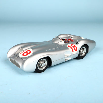 CMC 1/18 Mercedes-Benz W196R 1954/55 Streamliner body