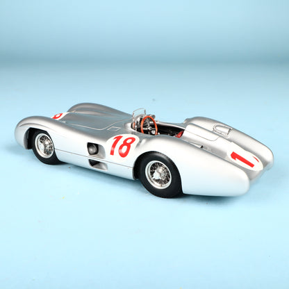 CMC 1/18 Mercedes-Benz W196R 1954/55 Streamliner body