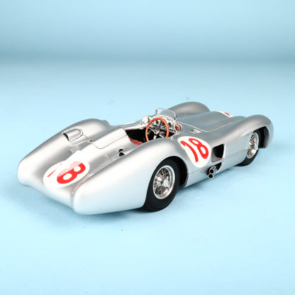CMC 1/18 Mercedes-Benz W196R 1954/55 Streamliner body