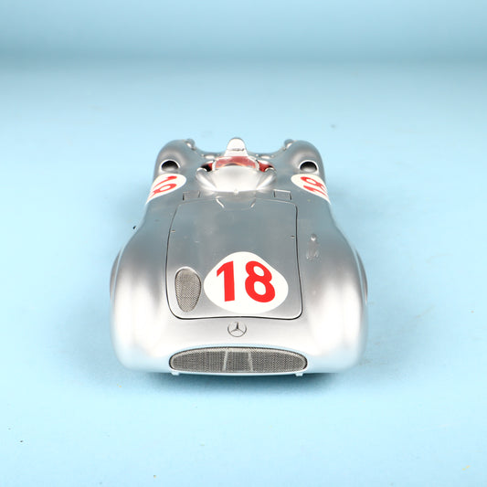 CMC 1/18 Mercedes-Benz W196R 1954/55 Streamliner Fangio #18