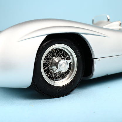 CMC 1/18 Mercedes-Benz W196R 1954/55 Streamliner body
