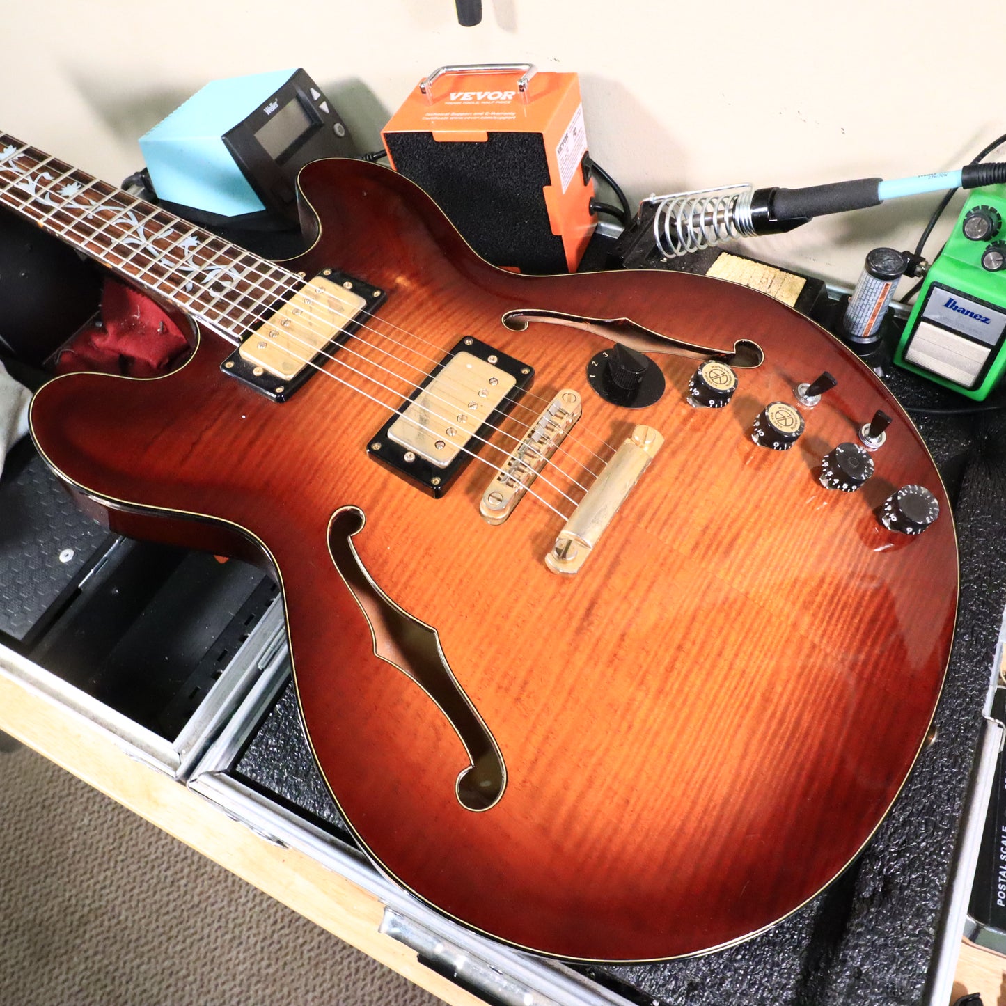 Vintage 1970s Electra MPC X810 Onboard Sunburst Japan Guitar