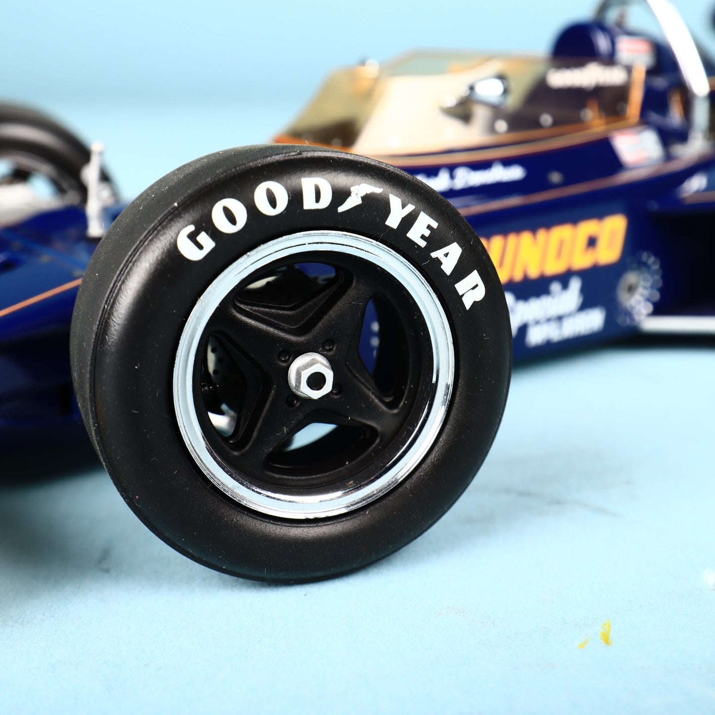 1/18 Carousel 1 Mark Donohue 1972 Sunoco Special McLaren #66 "INDY 500 WINNER"