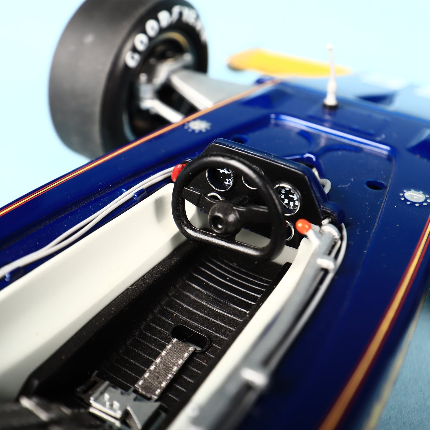 1/18 Carousel 1 Mark Donohue 1972 Sunoco Special McLaren #66 "INDY 500 WINNER"