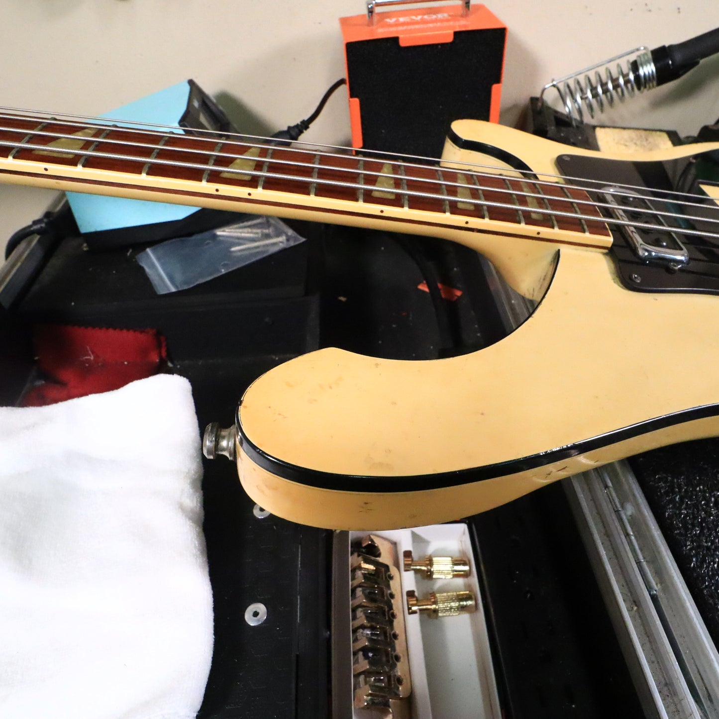 Rickenbacker 4001 Bass Guitar White 1974 Road Worn