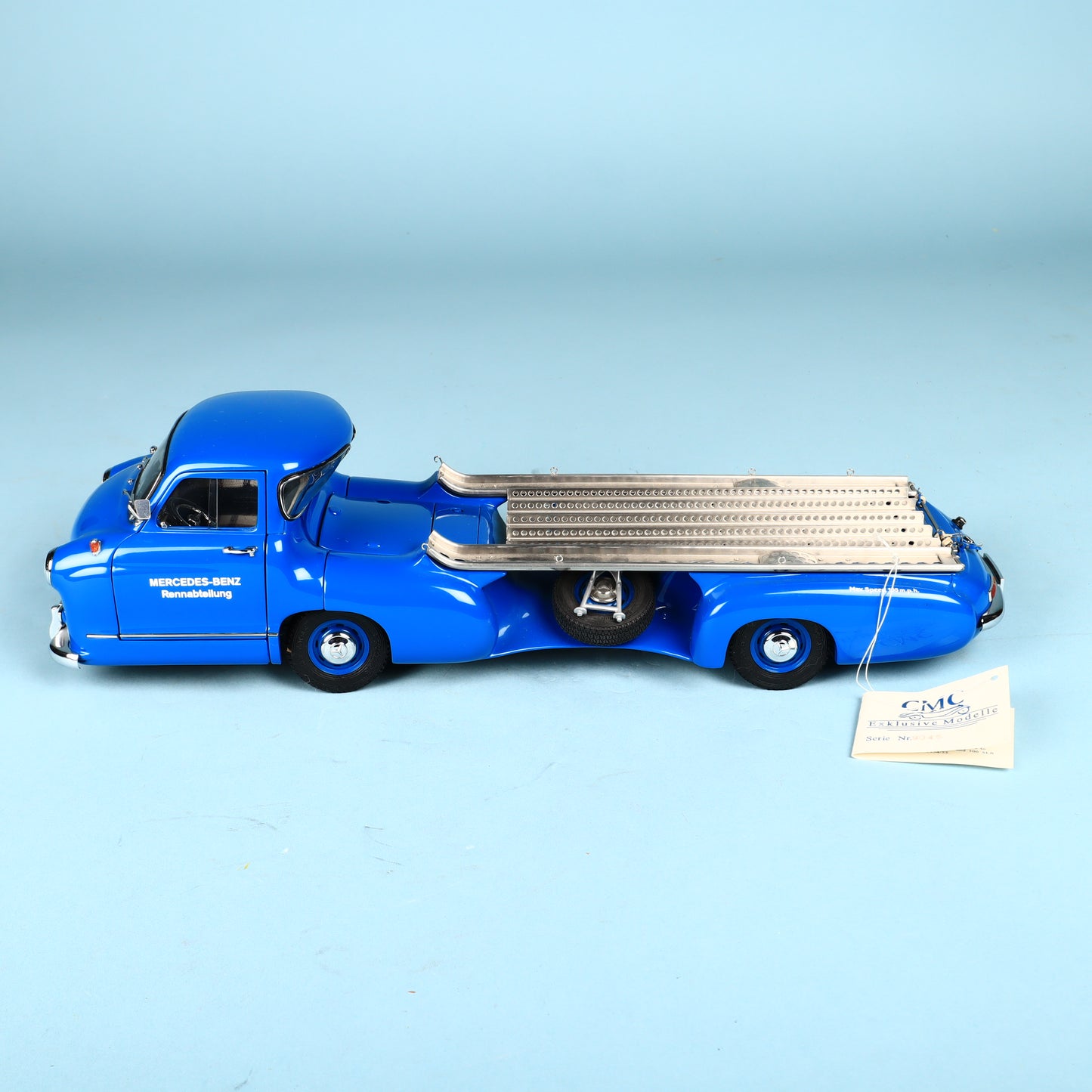 CMC 1:18 Mercedes-Benz Transporter 1954 Renntransporter Blue Wonder