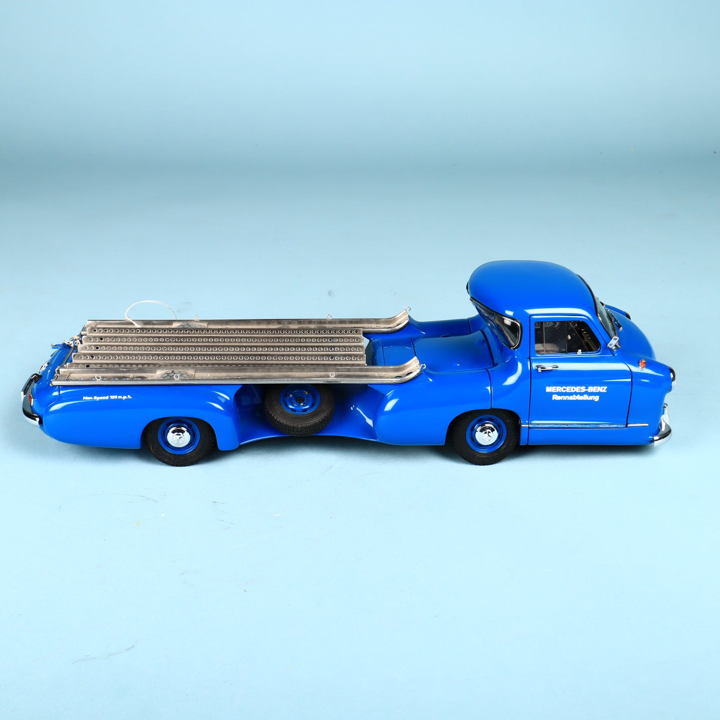 CMC 1:18 Mercedes-Benz Transporter 1954 Renntransporter Blue Wonder