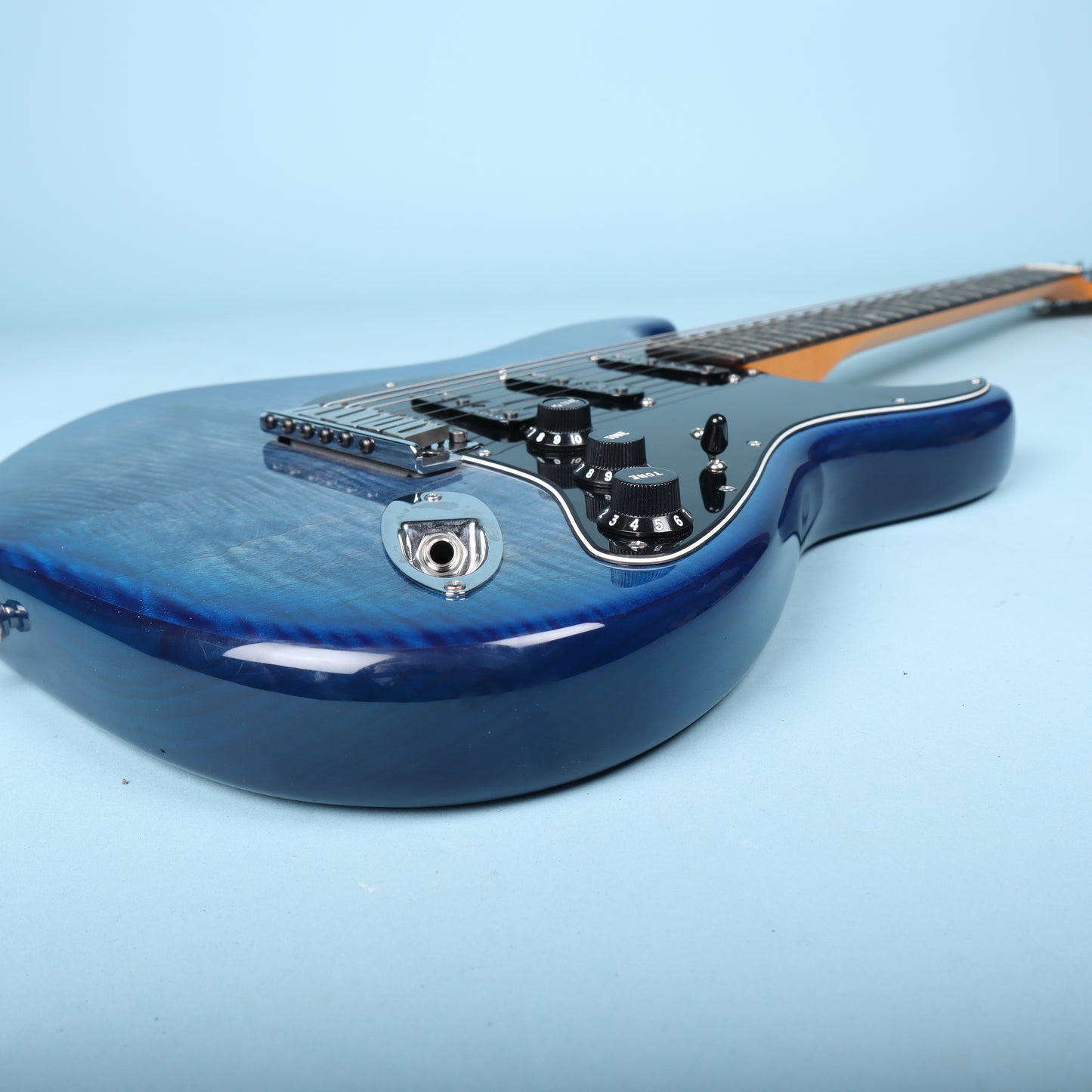Fender American Ultra Stratocaster HSS w/Ebony Fretboard Denim Burst Blue