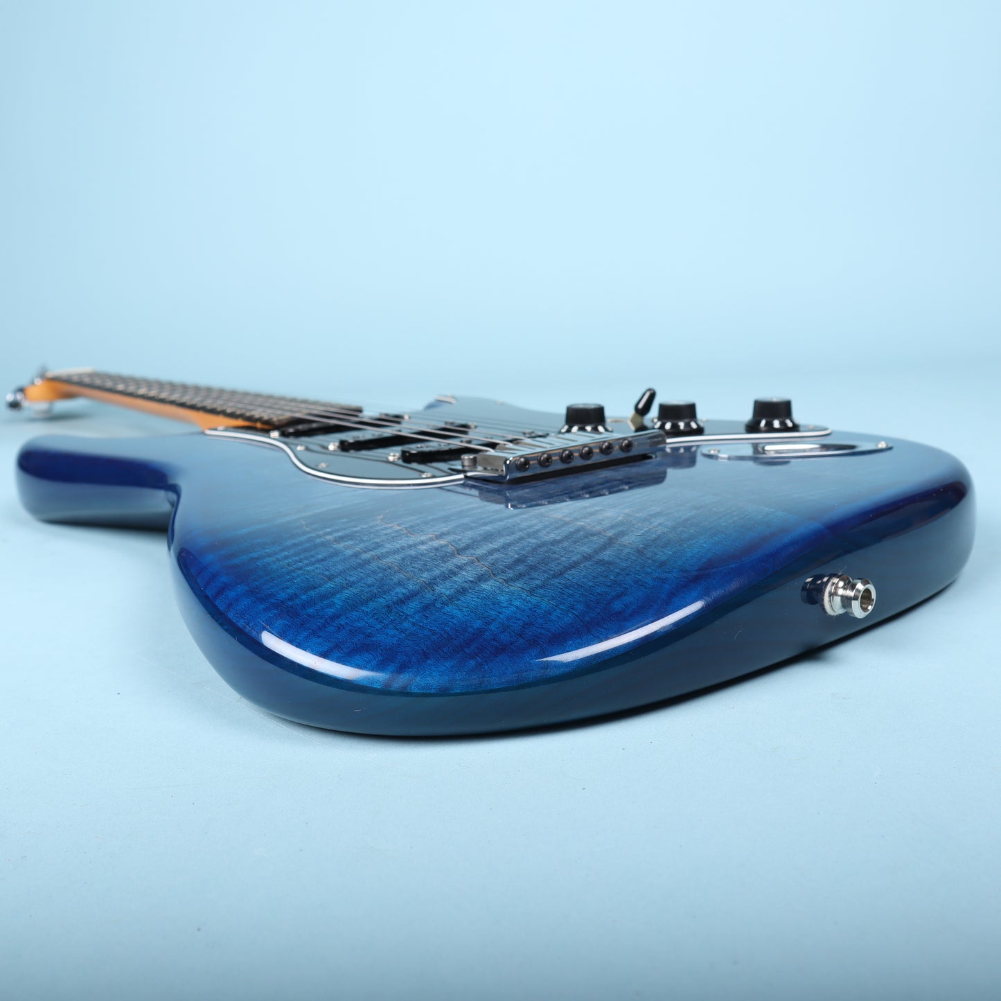 Fender American Ultra Stratocaster HSS w/Ebony Fretboard Denim Burst Blue