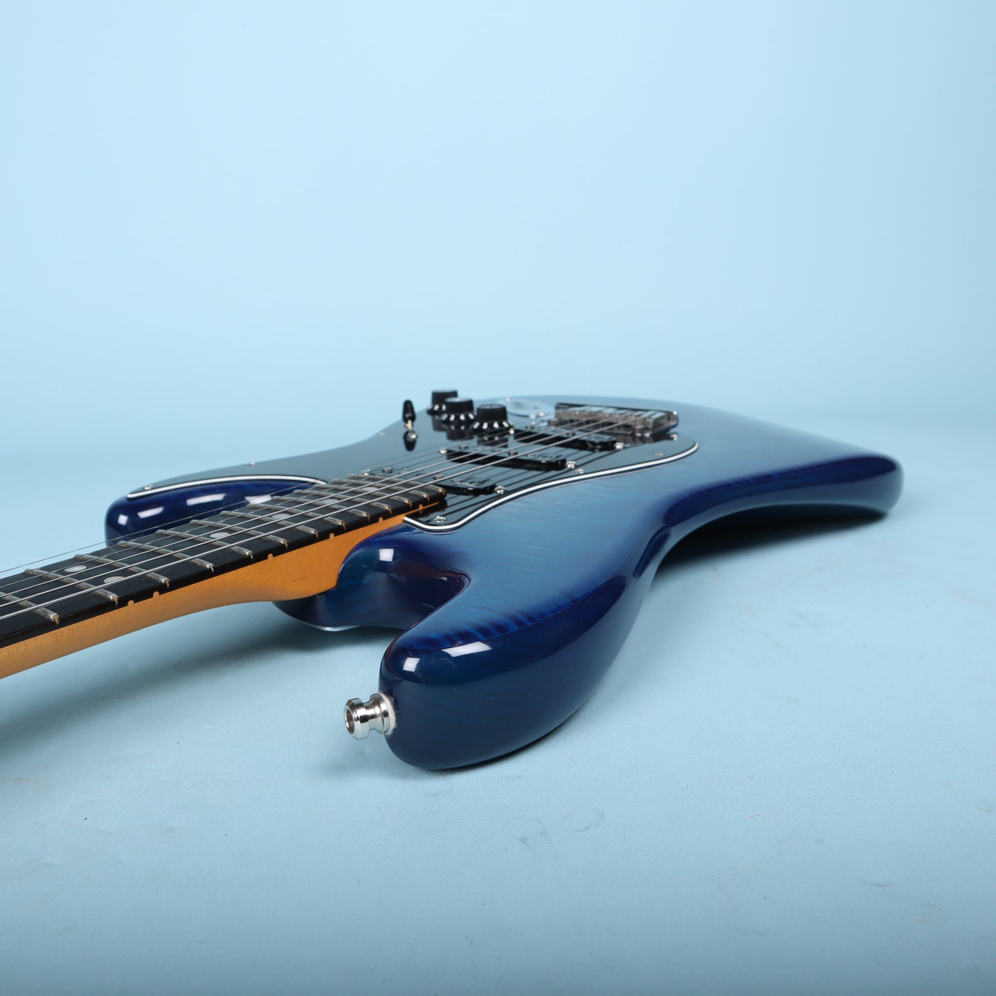 Fender American Ultra Stratocaster HSS w/Ebony Fretboard Denim Burst Blue