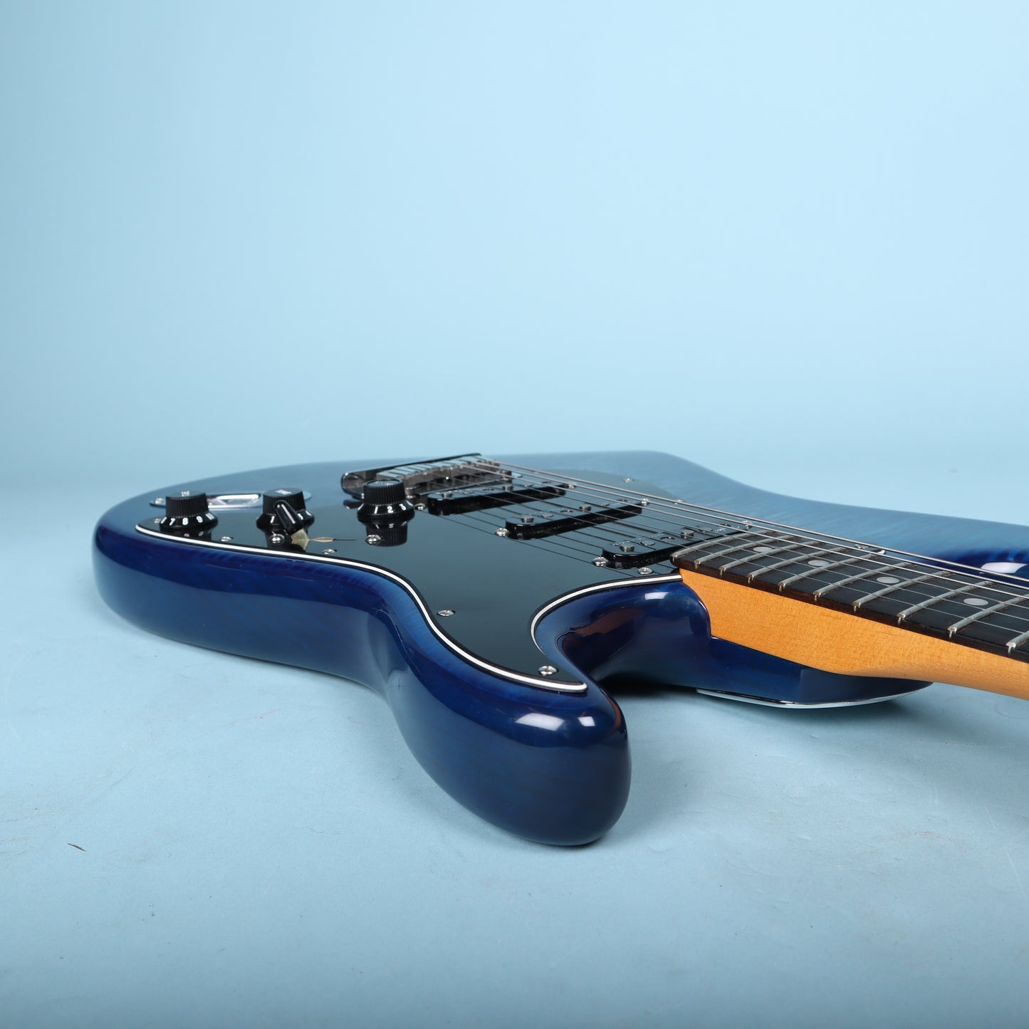 Fender American Ultra Stratocaster HSS w/Ebony Fretboard Denim Burst Blue