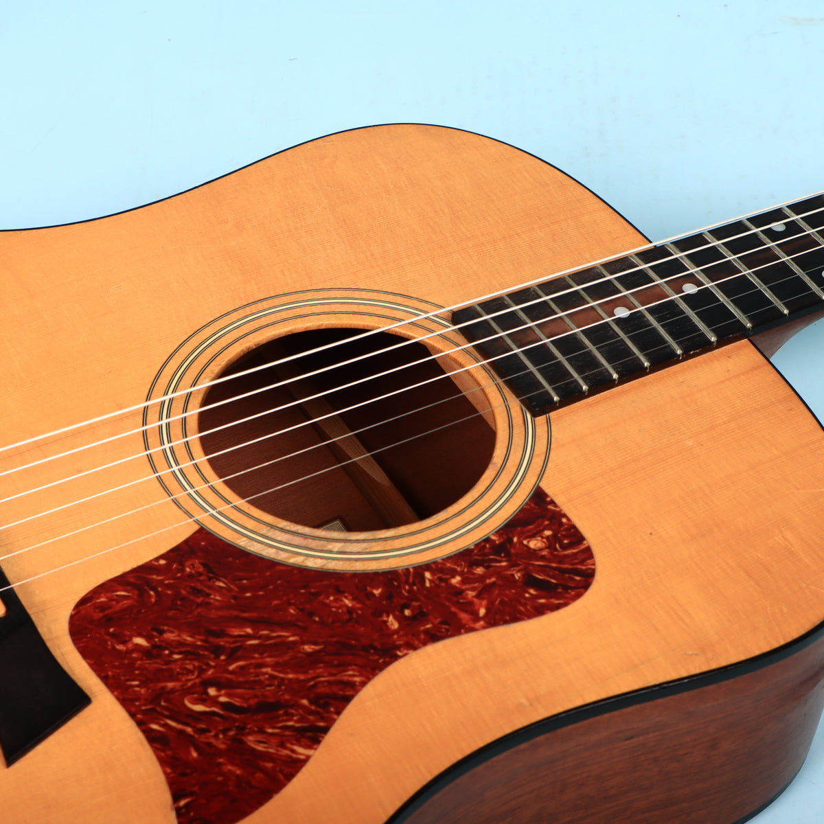 Guitarra Acústica Taylor 210 de 2004, EE. UU.