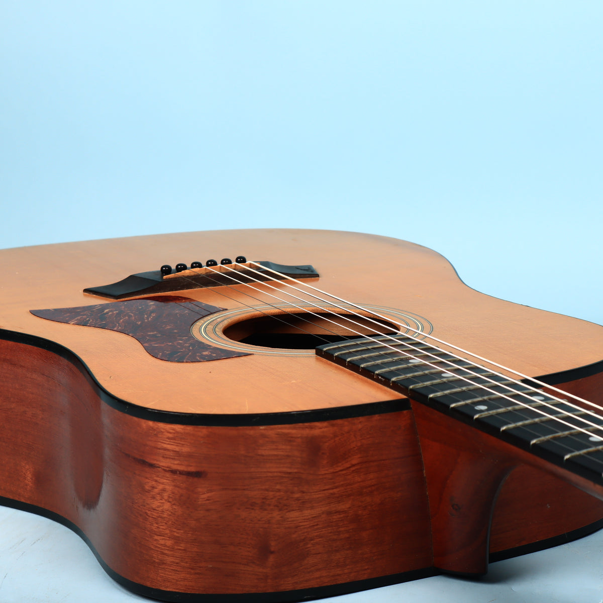 Guitarra Acústica Taylor 210 de 2004, EE. UU.