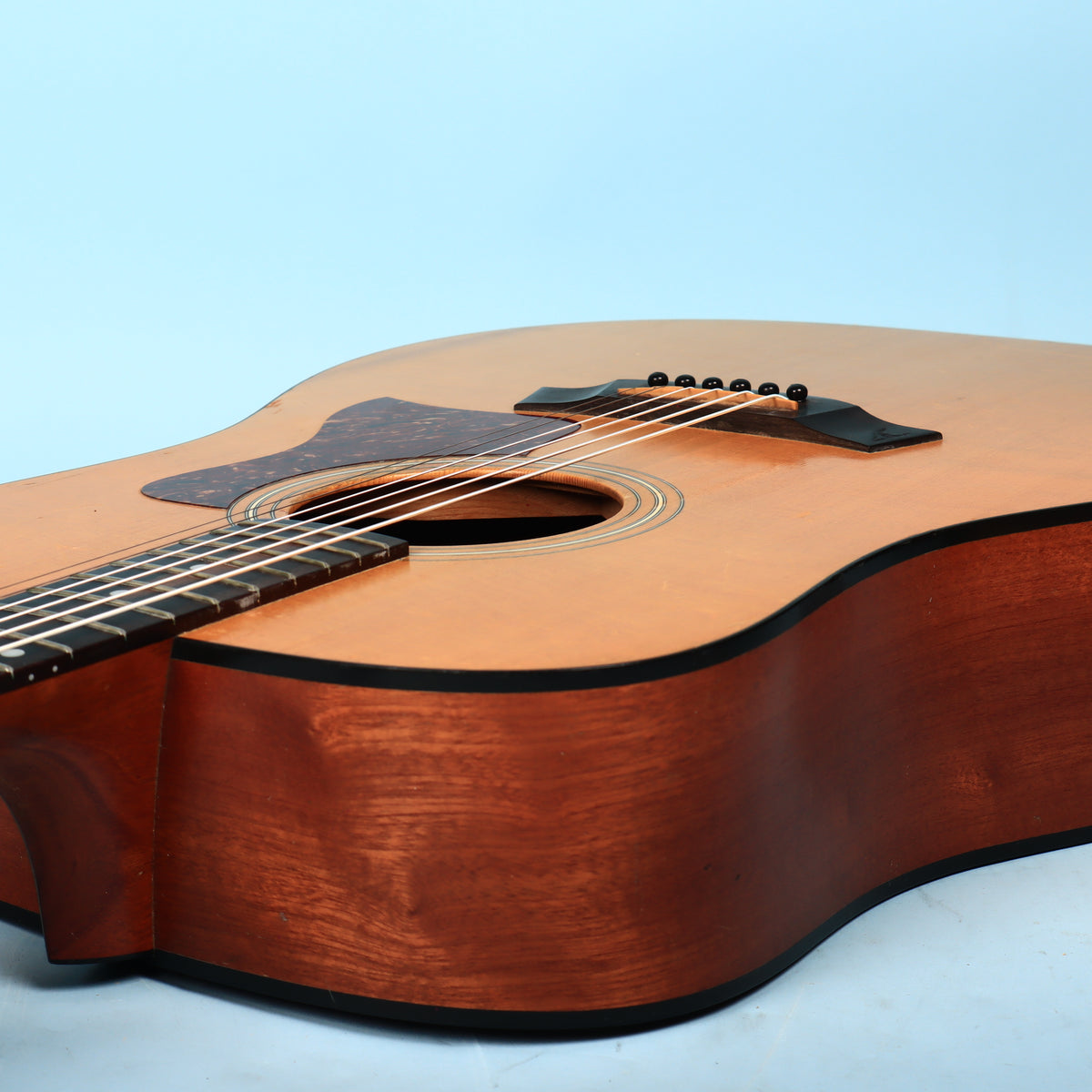 Guitarra Acústica Taylor 210 de 2004, EE. UU.