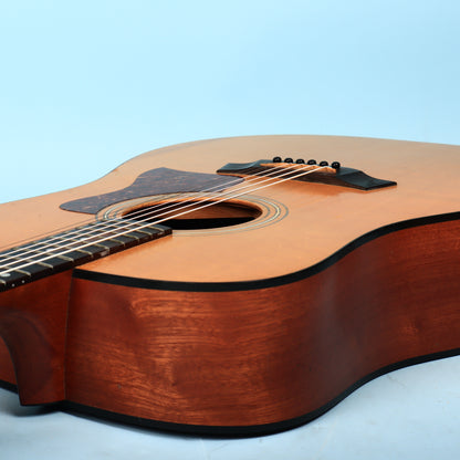 Guitarra Acústica Taylor 210 de 2004, EE. UU.