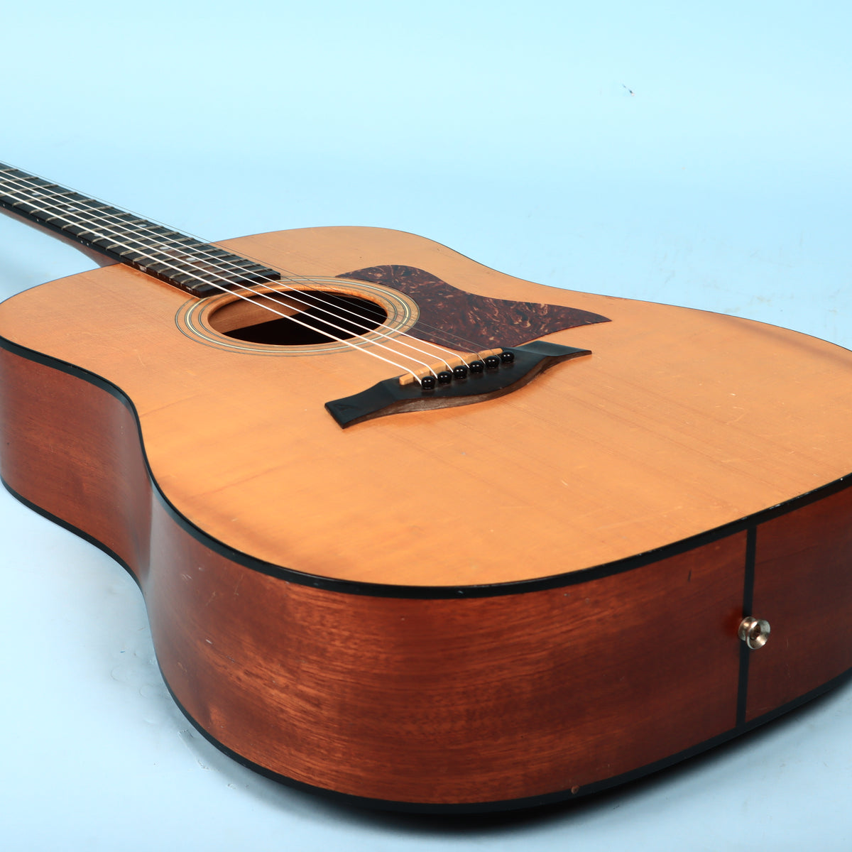 Guitarra Acústica Taylor 210 de 2004, EE. UU.