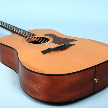 Guitarra Acústica Taylor 210 de 2004, EE. UU.