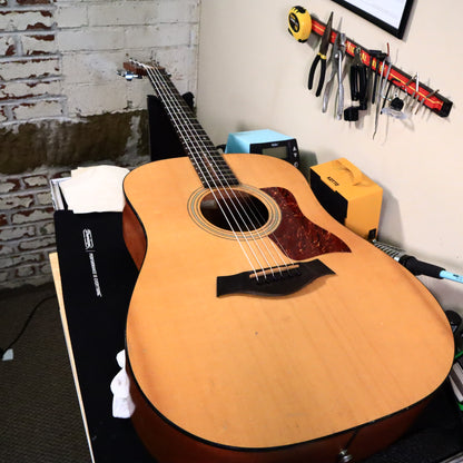 Guitarra Acústica Taylor 210 de 2004, EE. UU.