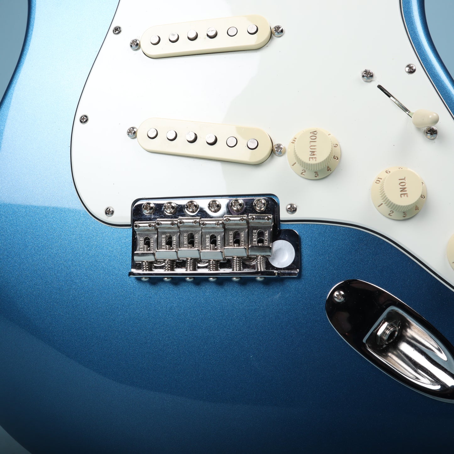Fender AV II American Vintage 1973 Strat LOADED BODY 73 Ash Lake Placid Blue