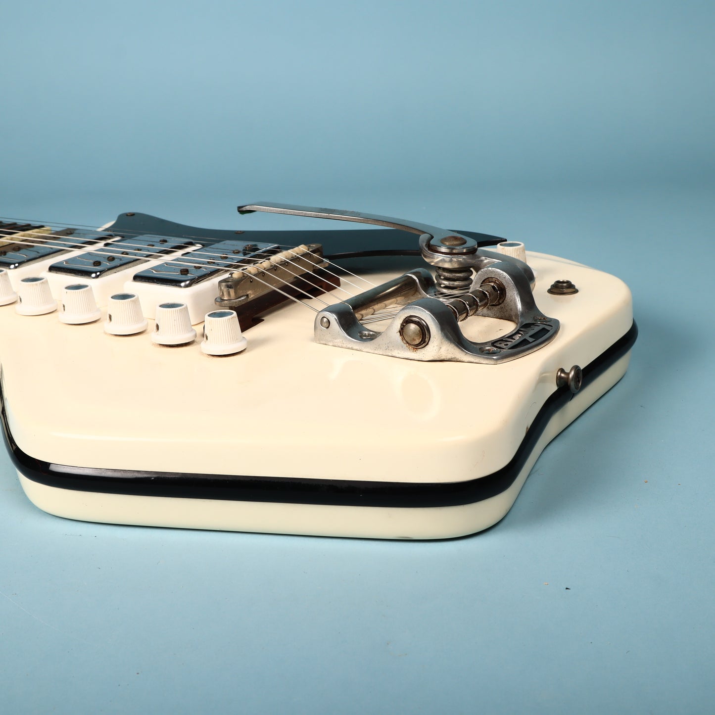 Vintage 1964 Valco Airline 3 Pickup Deluxe Res-O-Glass White