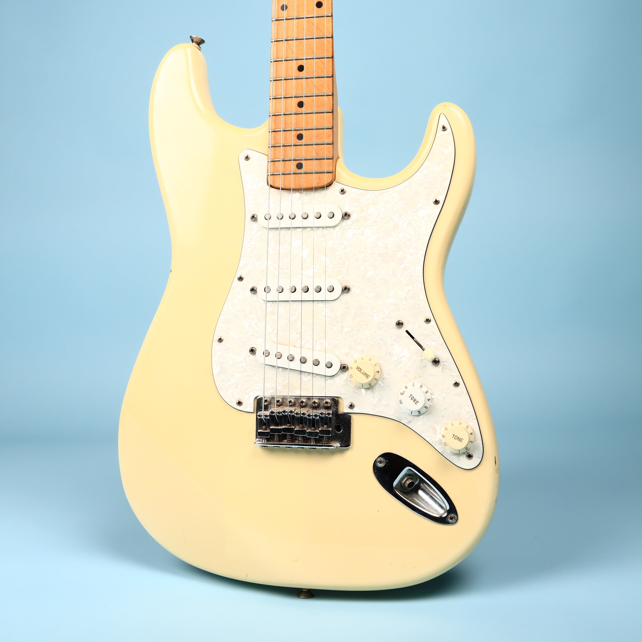 1992 Squier MIK Stratocaster Korea Off-White Maple Neck – GuitarFinds