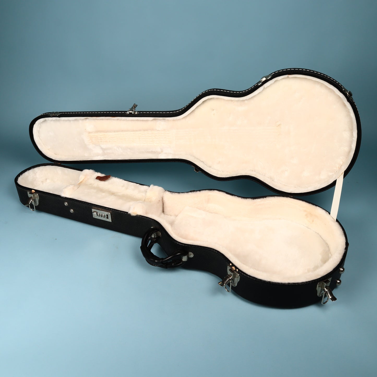 Gibson Made in Canada white plush-lined Les Paul shape electric guitar hard case