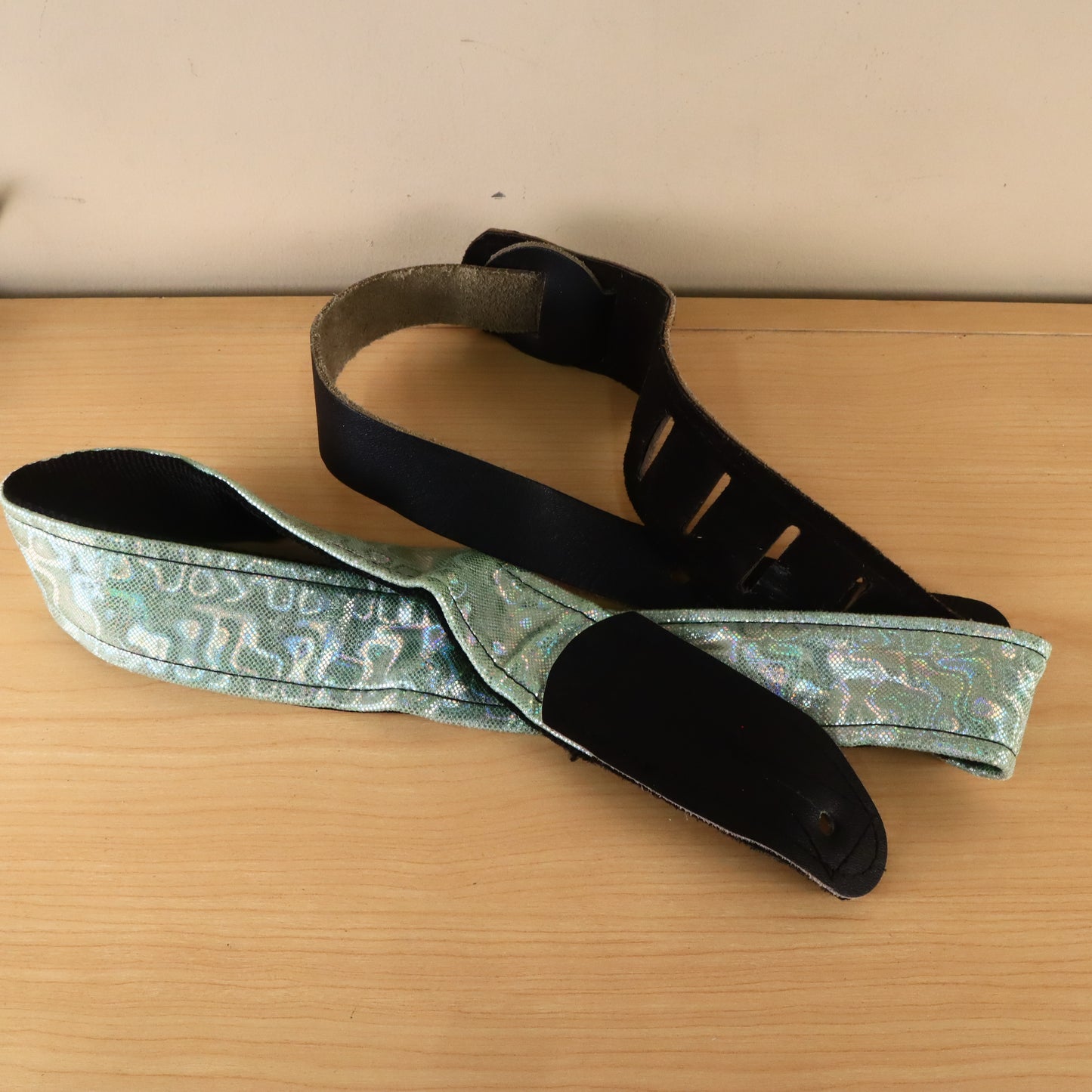Guitar Strap Iridescent Green Style Leather