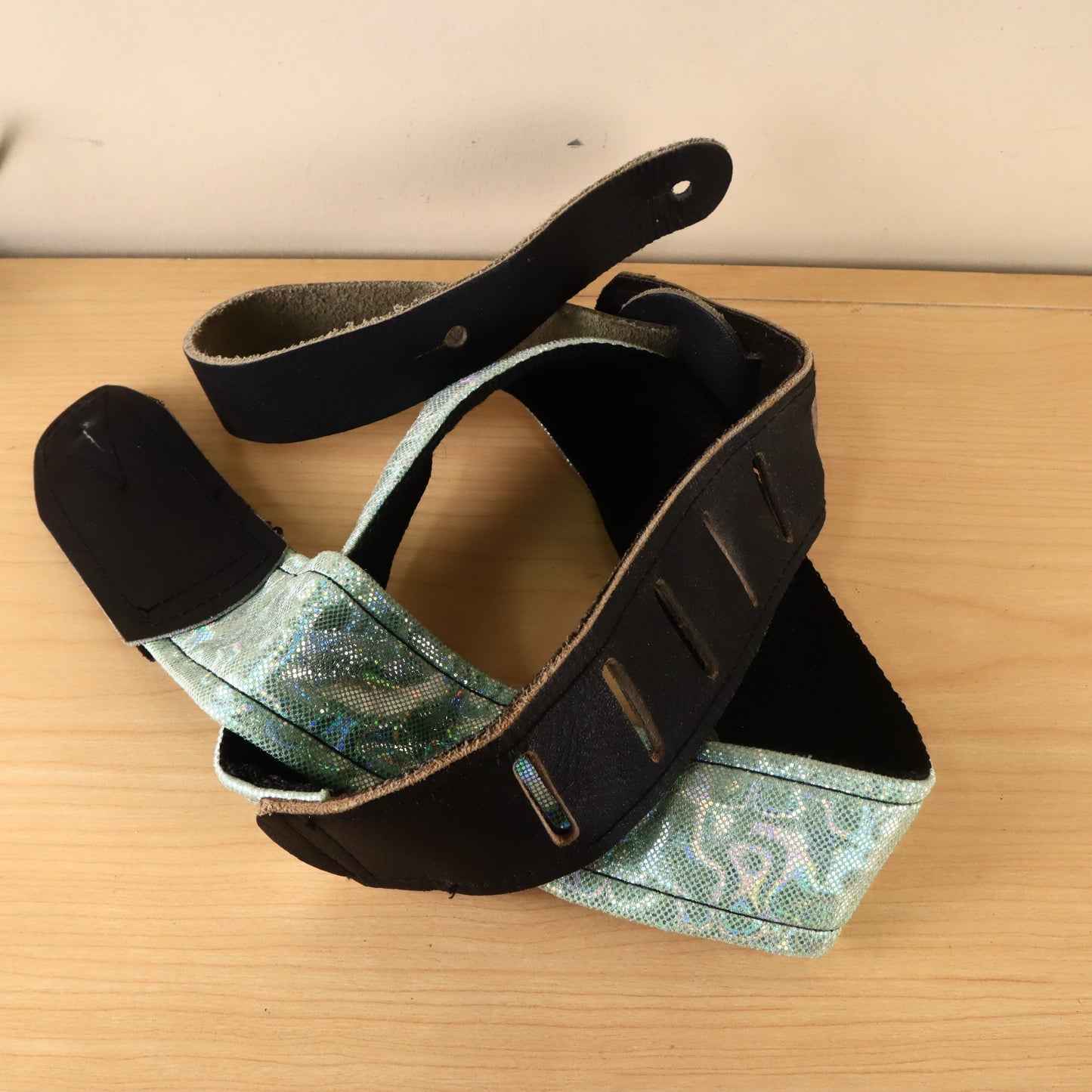 Guitar Strap Iridescent Green Style Leather