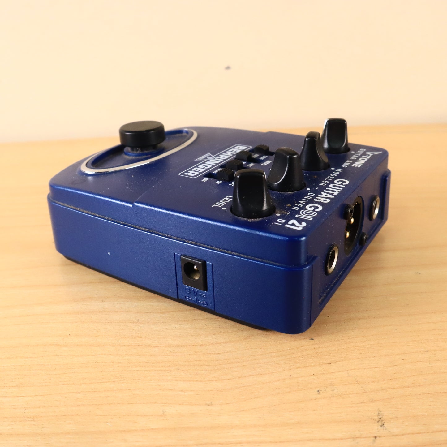 Behringer V-Tone Guitar GDI21 Guitar Amp Modeler and DI Pedal
