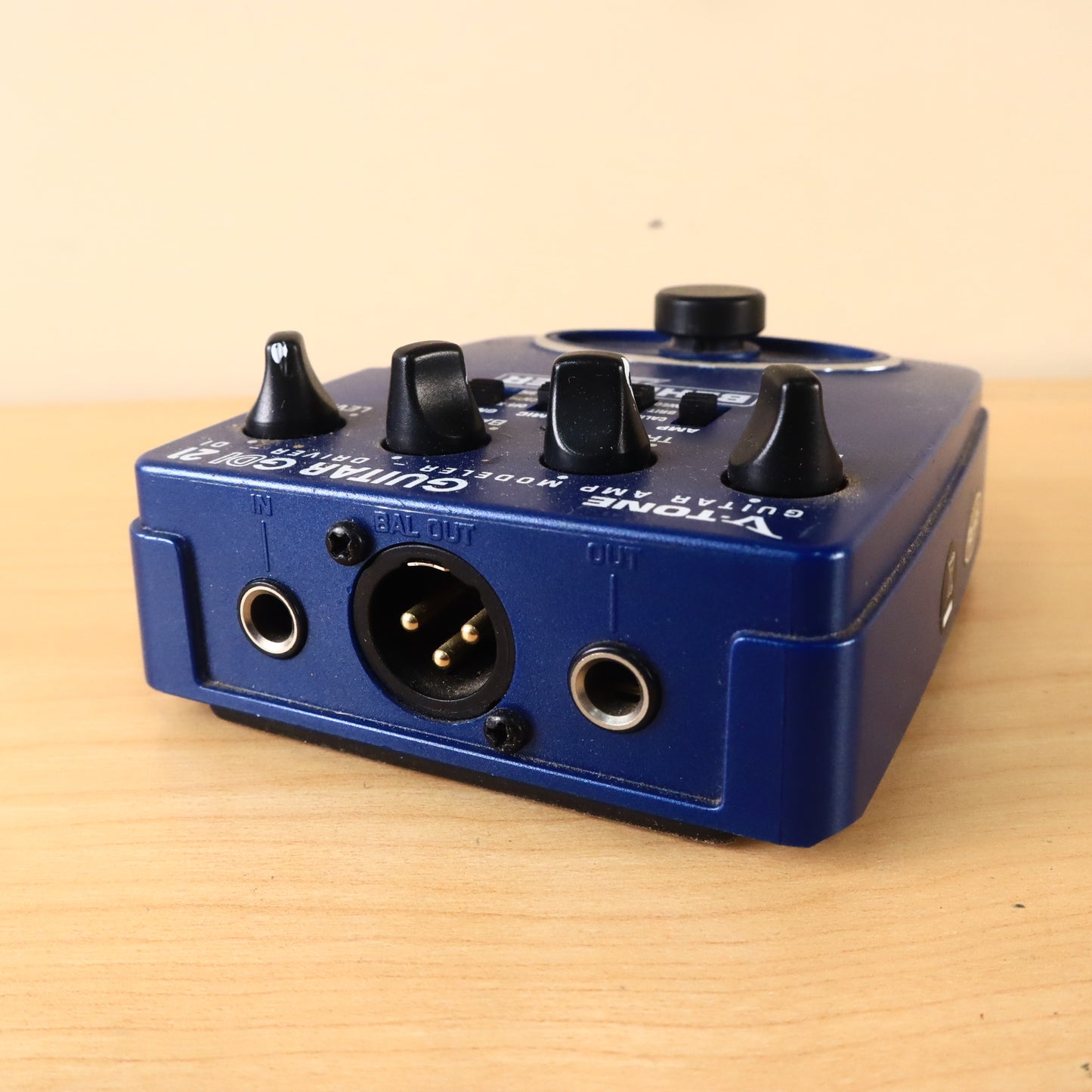 Behringer V-Tone Guitar GDI21 Guitar Amp Modeler and DI Pedal