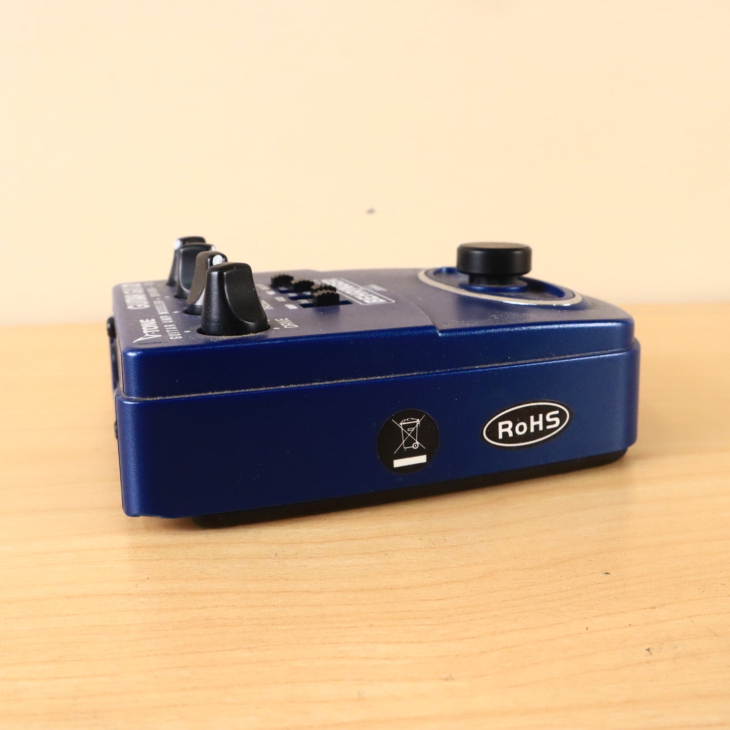 Behringer V-Tone Guitar GDI21 Guitar Amp Modeler and DI Pedal