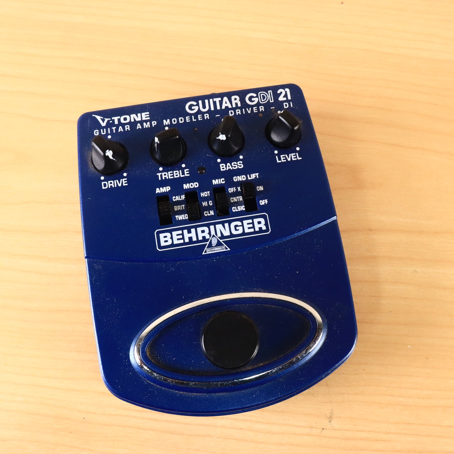 Behringer V-Tone Guitar GDI21 Guitar Amp Modeler and DI Pedal