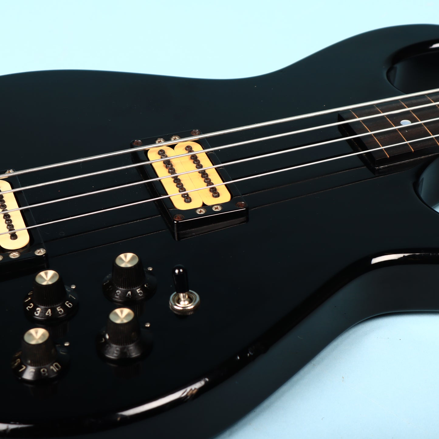 Vintage Carvin LB 50 Bass Guitar 1981 Fretless