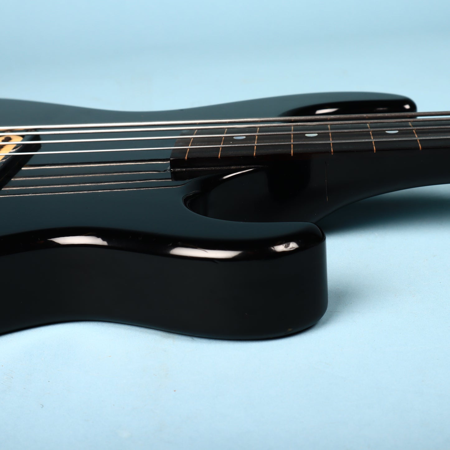 Vintage Carvin LB 50 Bass Guitar 1981 Fretless