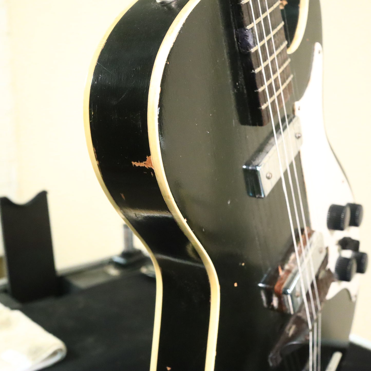 Silvertone 1420 Vintage Stratotone Black Electric Guitar