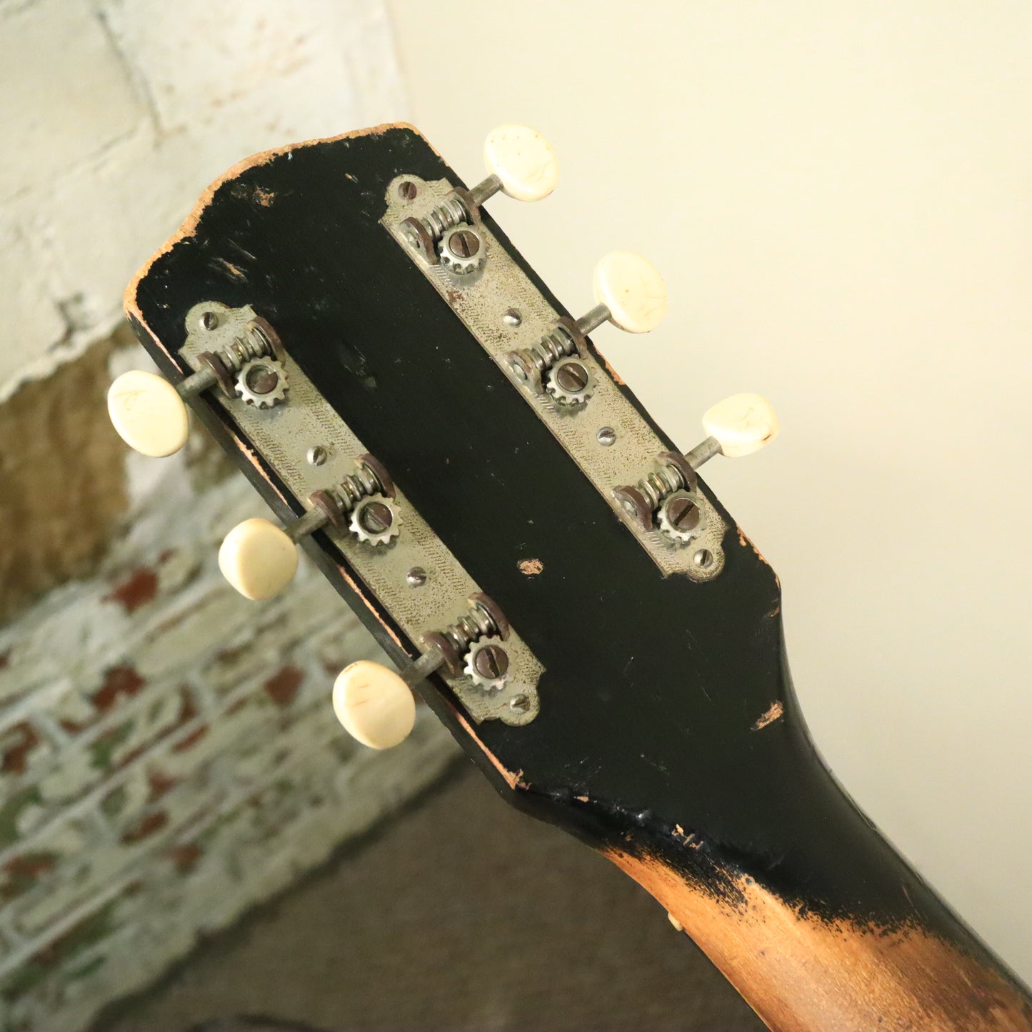 Silvertone 1420 Vintage Stratotone Black Electric Guitar