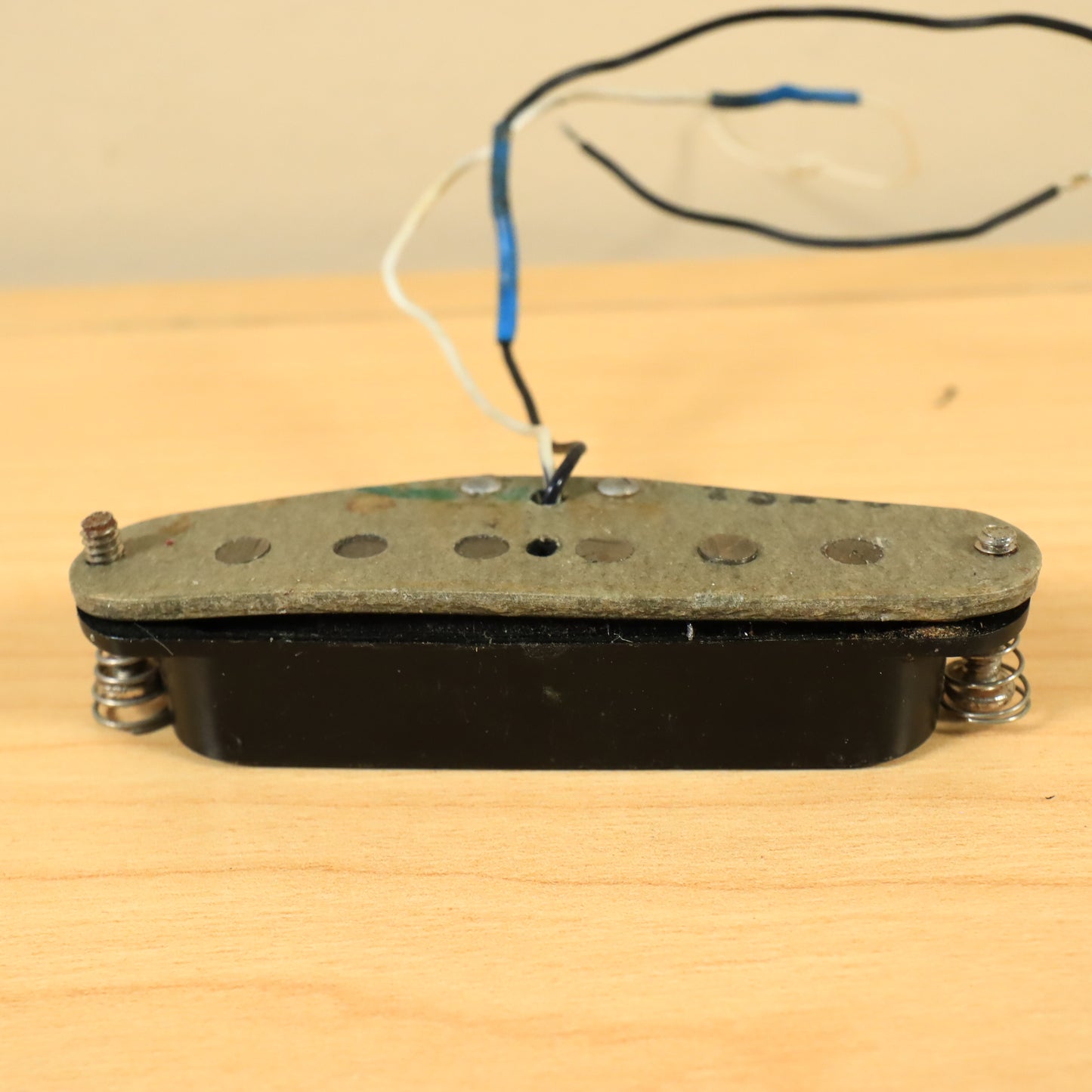 (1) Vintage 1979 Fender USA Stratocaster Grey Bottom Pickup 5.91ohms