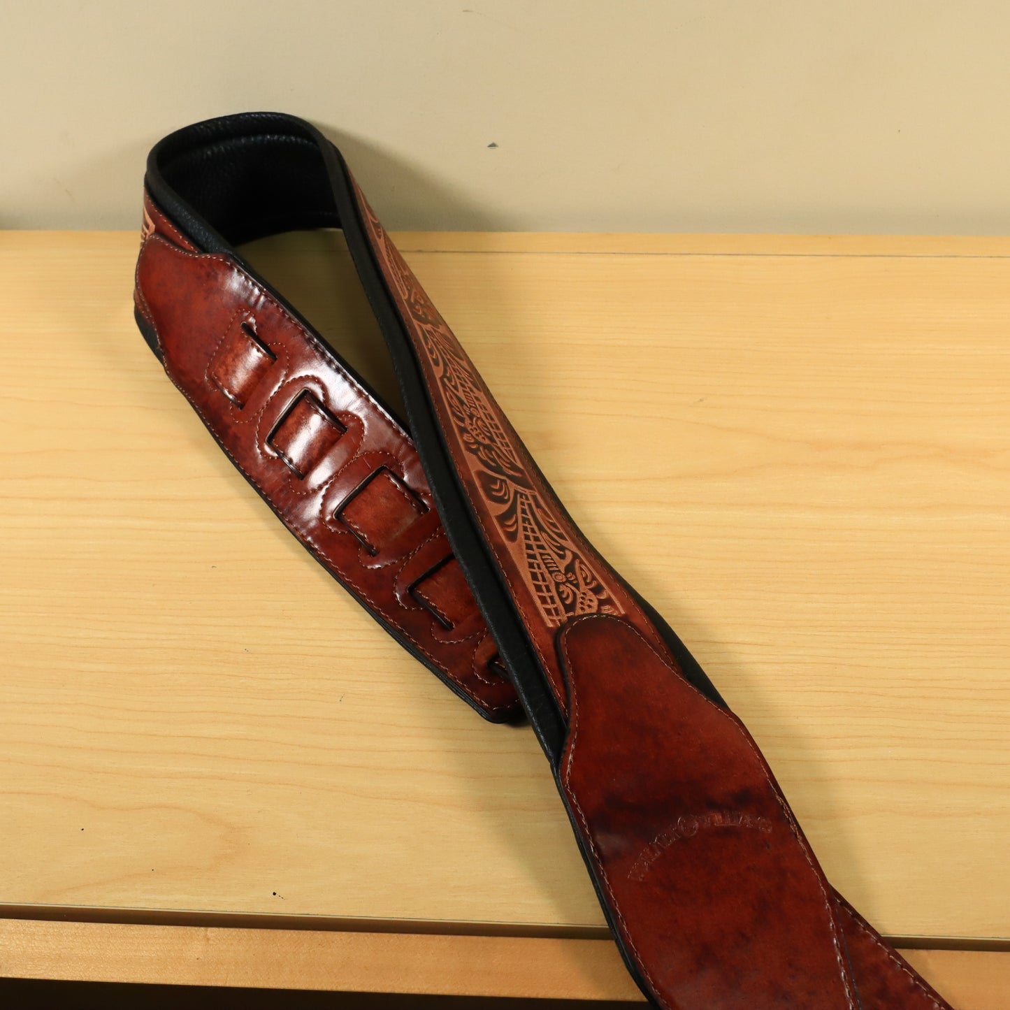 Walker and Williams WWG-106 Wine Red Leather Guitar Strap