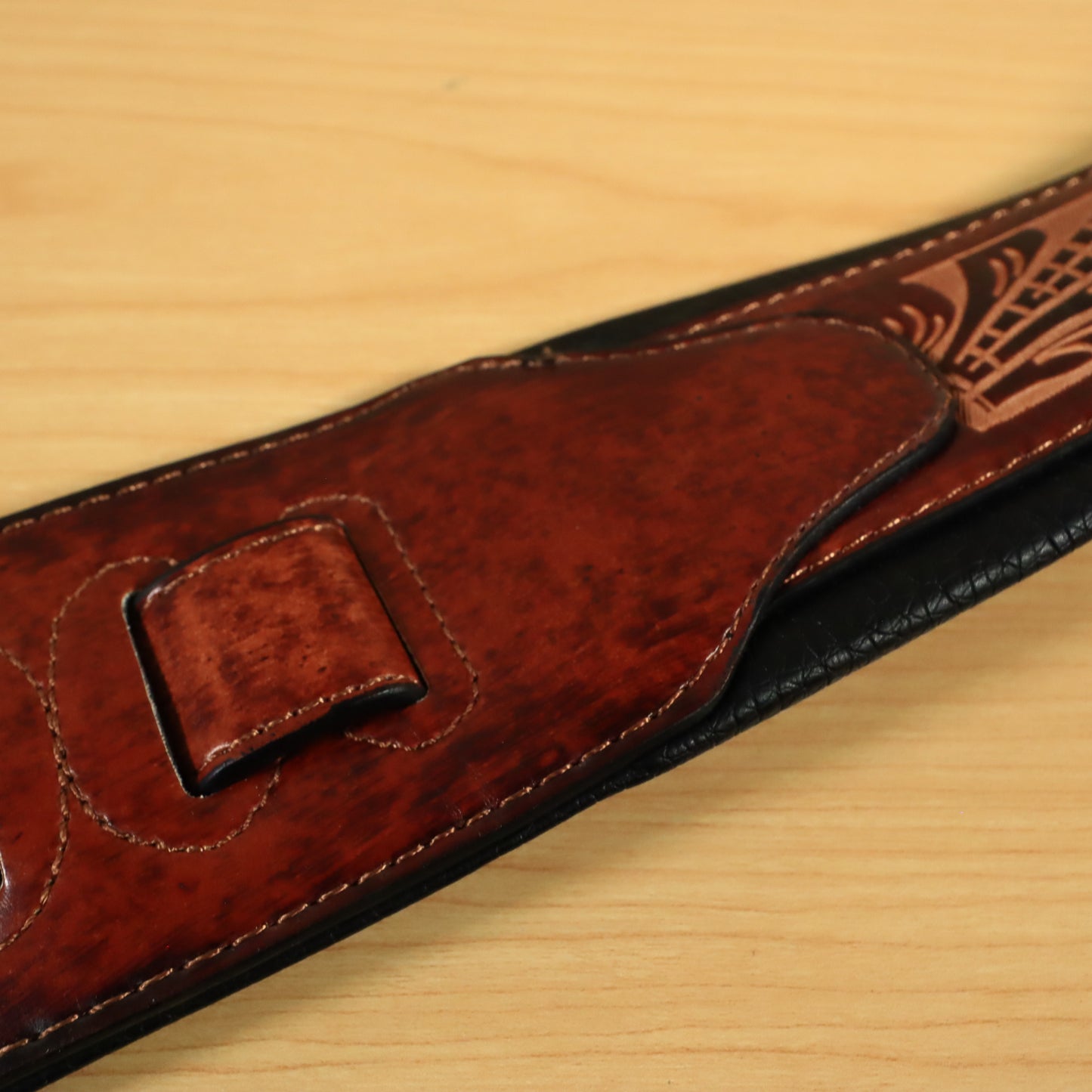 Walker and Williams WWG-106 Wine Red Leather Guitar Strap